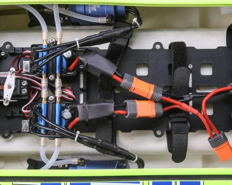 Pro Boat Miss GEICO Zelos 36in Twin RTR 6S Brushless Catamaran Boat